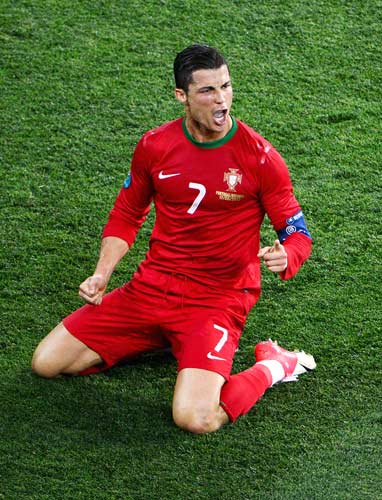 曼联12天4战!对纽卡+3支保级队，全取12分有望进前四争欧冠席位（曼联12天连踢4场：战纽卡加三支保级队，若满分12分有望跻身前四冲击欧冠）