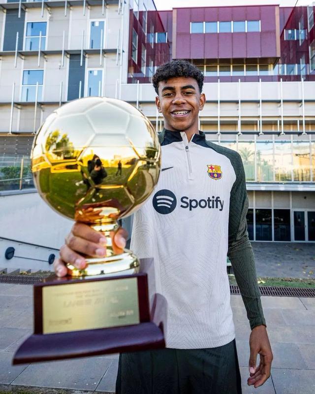 宫本恒靖称赞森保一：取得七成的胜率绝非易事，成就值得肯定（宫本恒靖盛赞森保一：七成胜率来之不易，战绩当获肯定）