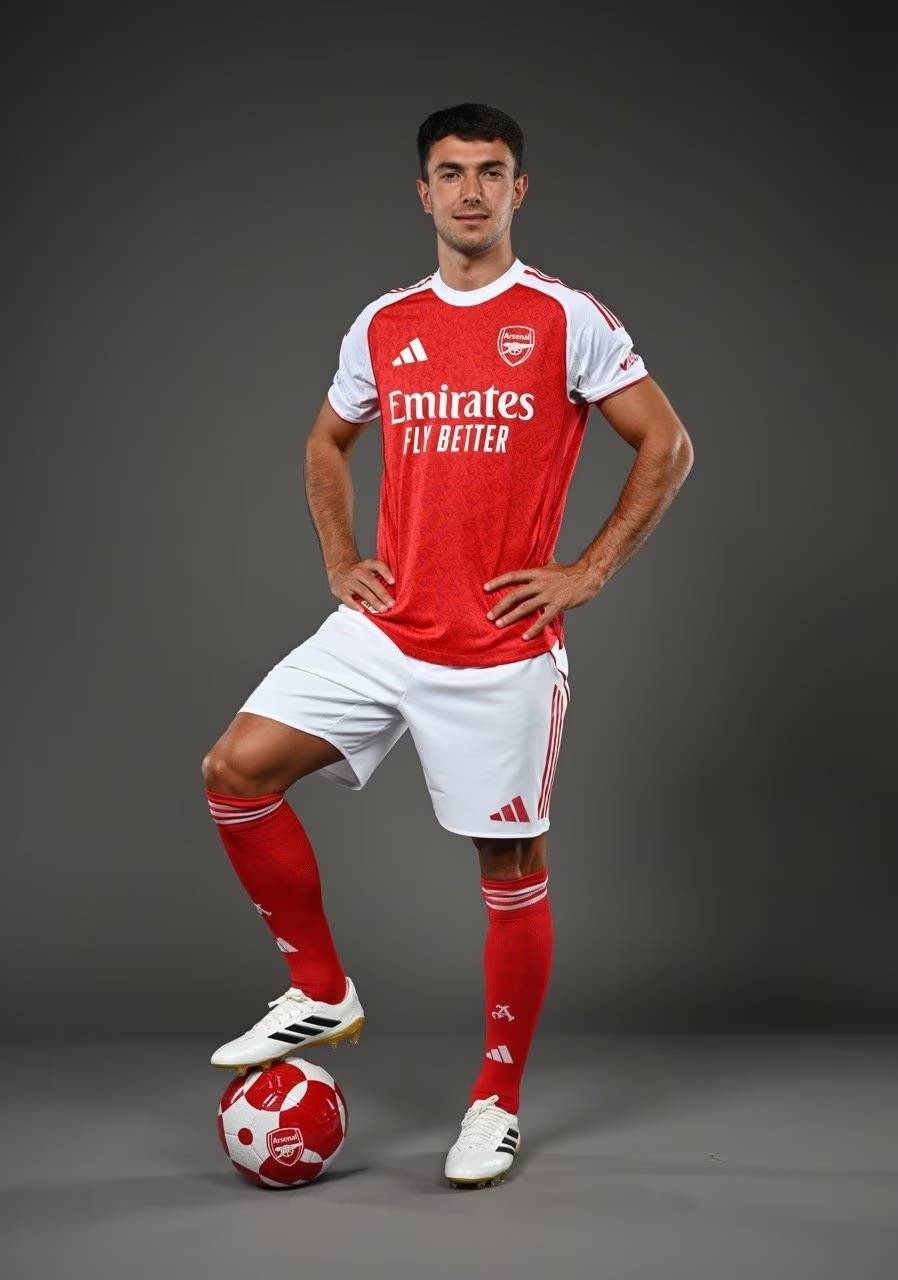 媒体大V热议南京再办重大足球赛事 苏超带动足球热，预祝新江苏队早日落地南京!（南京再办重磅足球赛引大V热议：苏超引爆球市，盼新江苏队早日落户南京）