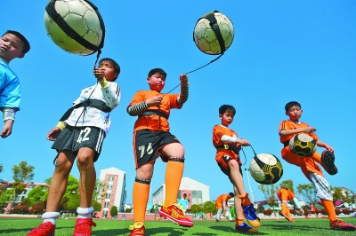 奥莱报：梅西将现场观看梅西杯U16首日赛事，巴萨将对阵河床（奥莱报：梅西将现身梅西杯U16揭幕日观战，巴萨迎战河床）
