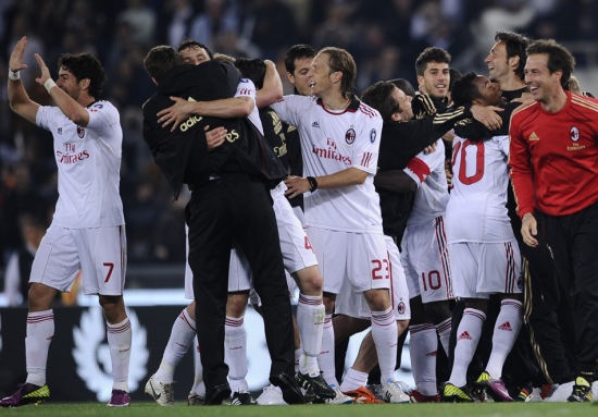 跟队：里昂想租借恩德里克，皇马目前还不想最终决定球员未来（队记：里昂有意租借恩德里克，皇马暂不决定其未来去向）